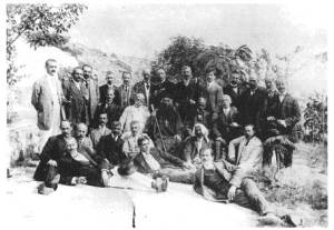 Οι Καβαλιώτες όμηροι που απήχθησαν το 1913 από τους Βουλγάρους μαζί με τον επίσκοπο Μυρέων Αθανάσιο